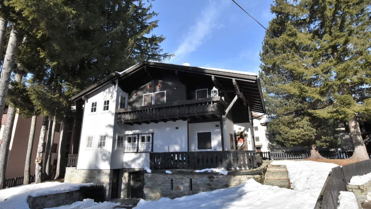 Madesimo House | Wonderful private villa for 9 guests with hot tub, WIFI, TV, balcony, pets allowed and parking