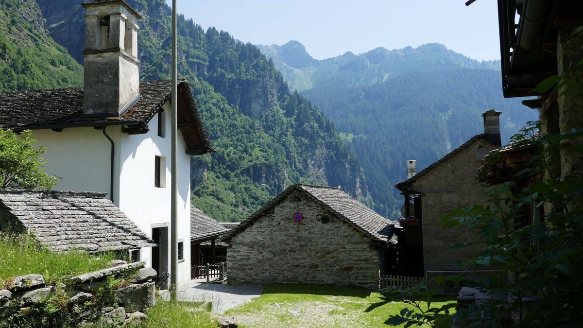 Malvaglia House | Wonderful private villa for 2 guests with TV, balcony and parking