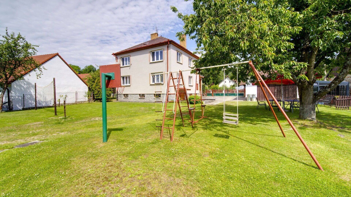 Neurazy House | Wonderful private villa with WIFI, private pool, hot tub, TV, terrace, pets allowed and parking
