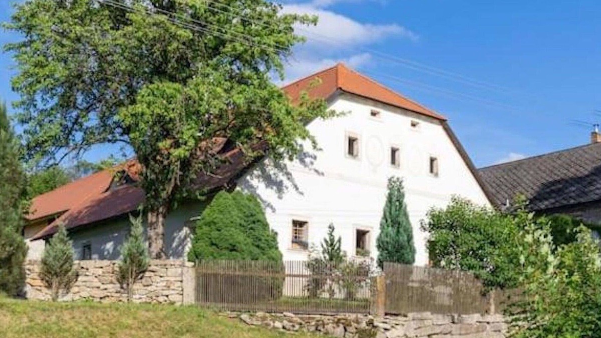 Clunek House | Wonderful private villa for 8 people with WIFI, patio, pets allowed and parking