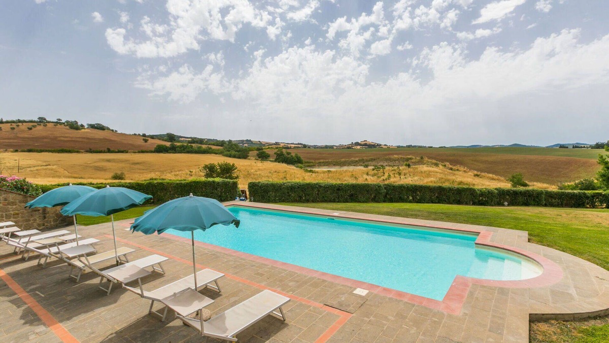 Manciano Villa | Wonderful private villa with private pool, WIFI, TV, patio, pets allowed and panoramic view