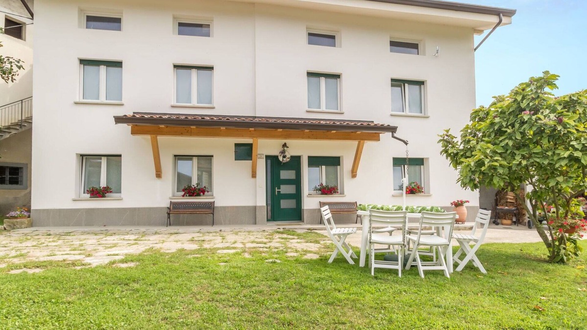 San Leonardo House | Wonderful private villa for 7 guests with WIFI, TV, pets allowed, panoramic view and parking