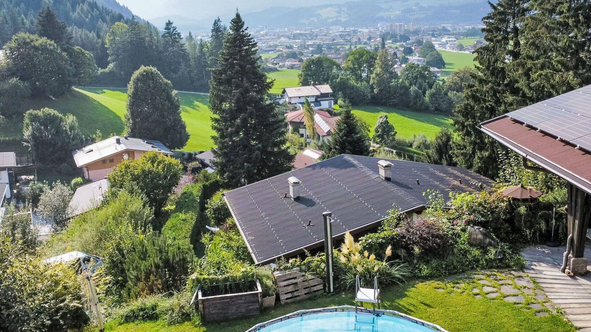 Woergl House | Wonderful private villa for 10 people with hot tub, WIFI, private pool, TV and terrace