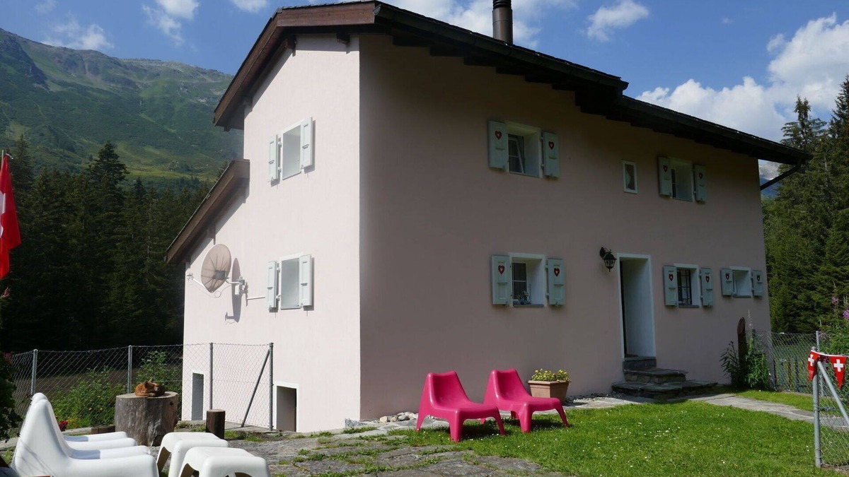 Blenio House | Wonderful private villa for 5 people with WIFI, TV, patio, pets allowed, panoramic view and park.