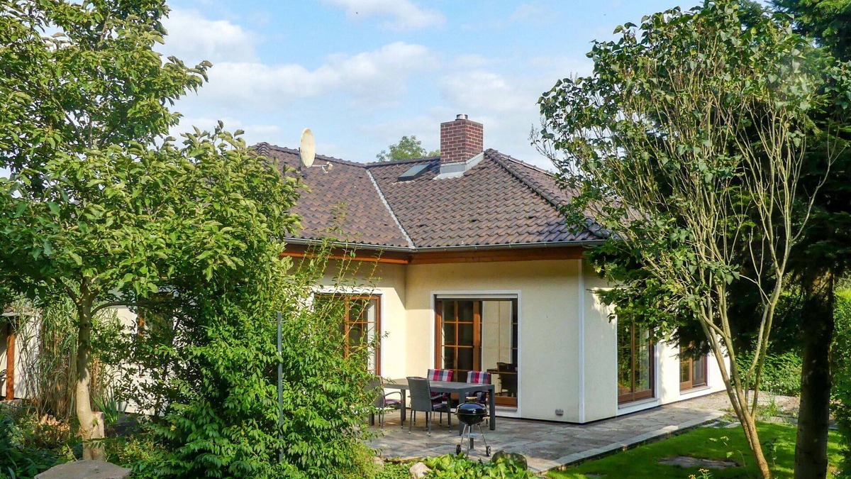 Murchin House | Wonderful private villa for 6 guests with WIFI, TV, terrace and parking