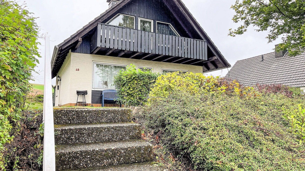 Hausen House | Wonderful private villa for 8 guests with WIFI, TV, terrace, pets allowed and parking