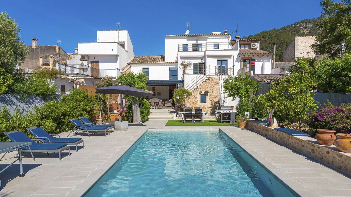 Alaro Villa | Wonderful private villa for 12 people with private pool, WIFI, A/C, TV, terrace and parking
