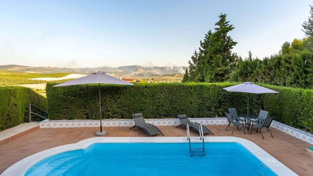 Baena House | Wonderful private villa for 6 guests with WIFI, A/C, private pool, TV, terrace and parking