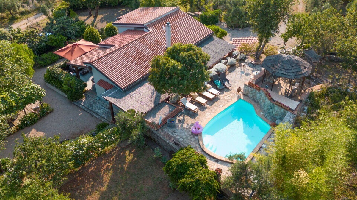 Itri Villa | Wonderful private villa for 8 guests with private pool, WIFI, TV, patio, pets allowed and parking