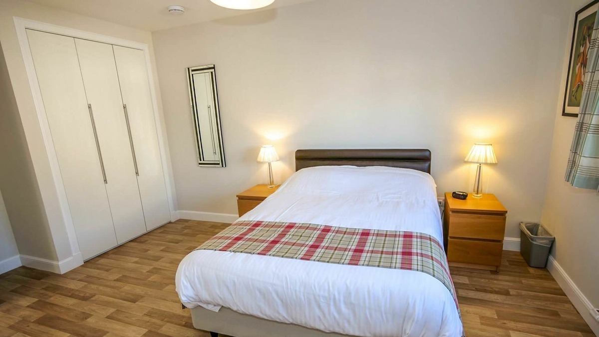 Kinross House | Wonderful private villa for 5 guests with WIFI, TV, patio and parking