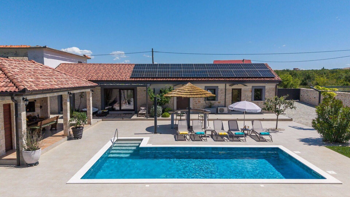 Zemunik Donji House | Wonderful private villa for 8 guests with WIFI, private pool, A/C, TV, terrace and pets allowed