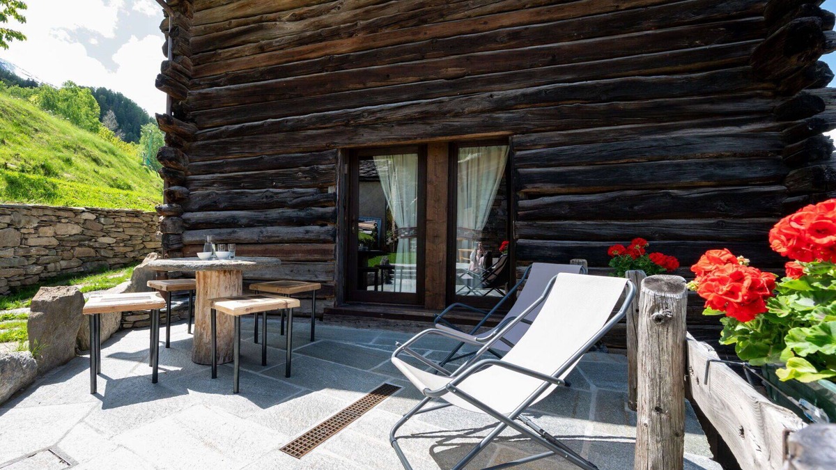 Introd House | Wonderful private villa for 5 guests with WIFI, TV and parking
