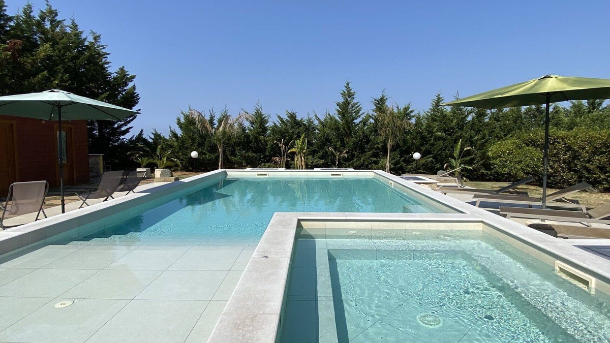 Cecina House | Wonderful private villa with private pool, hot tub, WIFI, A/C, TV, patio, pets allowed and parking