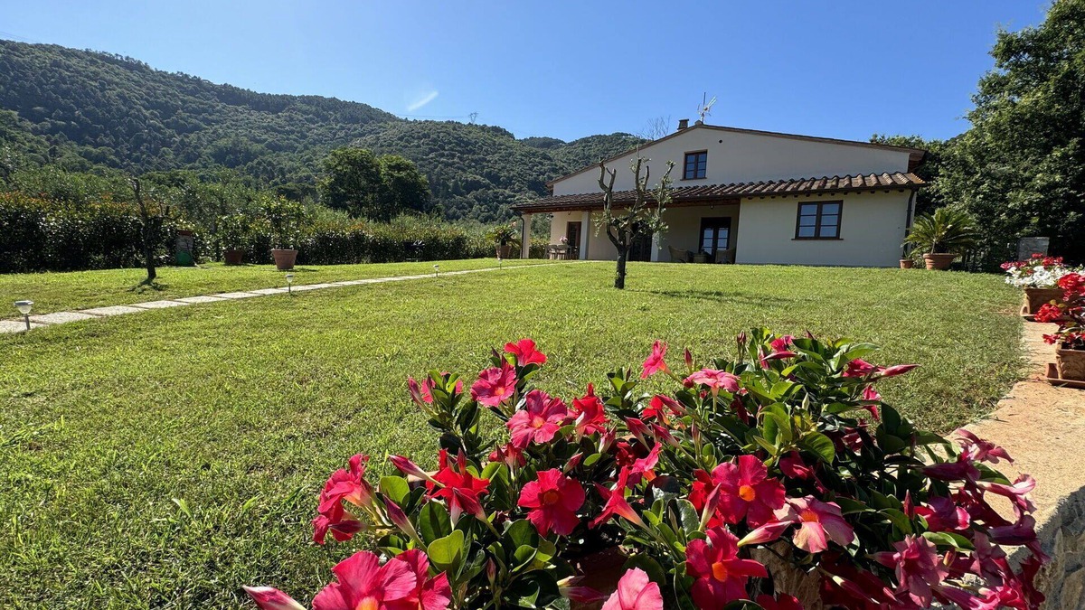 Santa Maria del Giudice Villa | Wonderful private villa for 7 people with A/C, WIFI, TV, veranda, pets allowed and panoramic view