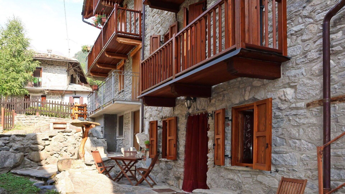 Noasca House | Wonderful private villa for 12 people with TV, patio and parking