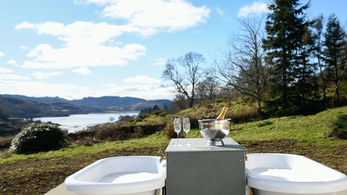 Lerags Villa | Wonderful private villa with WIFI, hot tub, TV, patio, pets allowed, panoramic view and parking