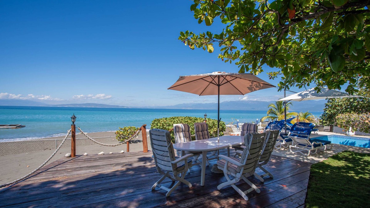 Palmar de Ocoa Villa | Wonderful & Quiet Beachfront Home @Palmar de Ocoa