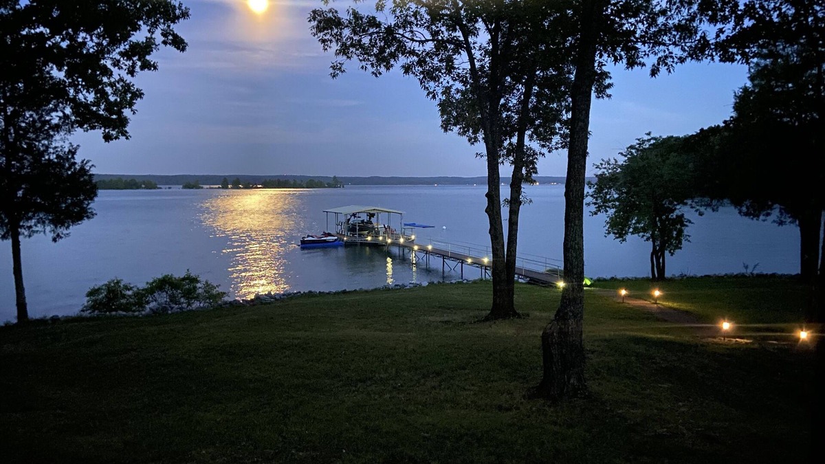 New Concord House | Wonderful Retreat On KY Lake ~ Amazing Views ~ Year Round Water ~ Private Dock
