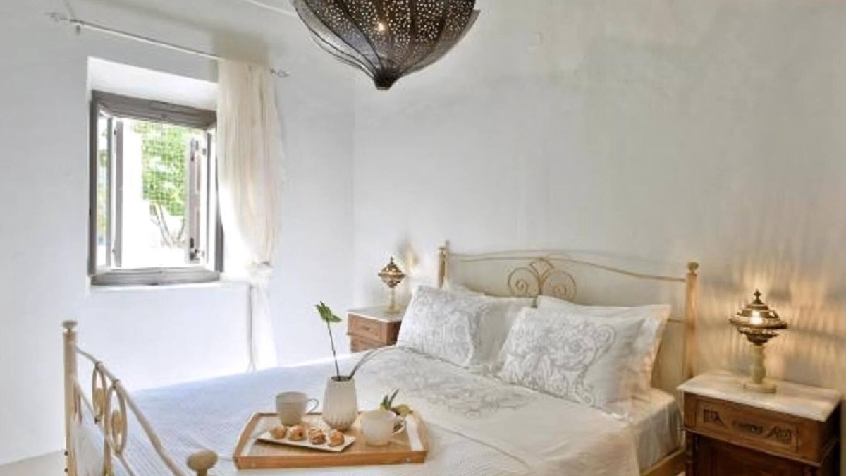 Megalochori Villa | Wonderful Santorini Villa | Alia Mansion | 3 Bedrooms | Beautiful Outdoor Space.