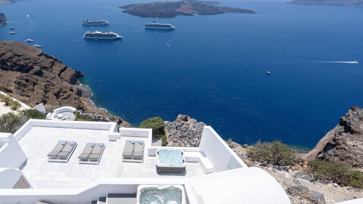 Firostefani Villa | Wonderful Santorini Villa | 7 Bedrooms | Villa Avalon | 3 Private Plunge Pools.