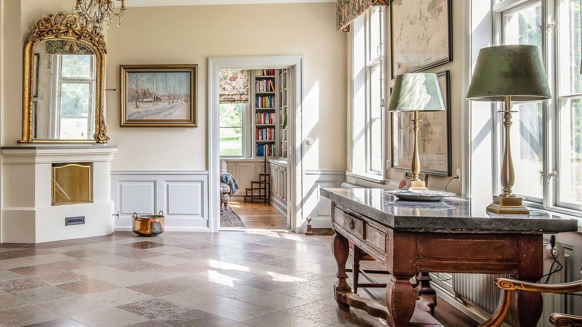 Holo House | Wonderful, sophisticated living experience in historic country estate.