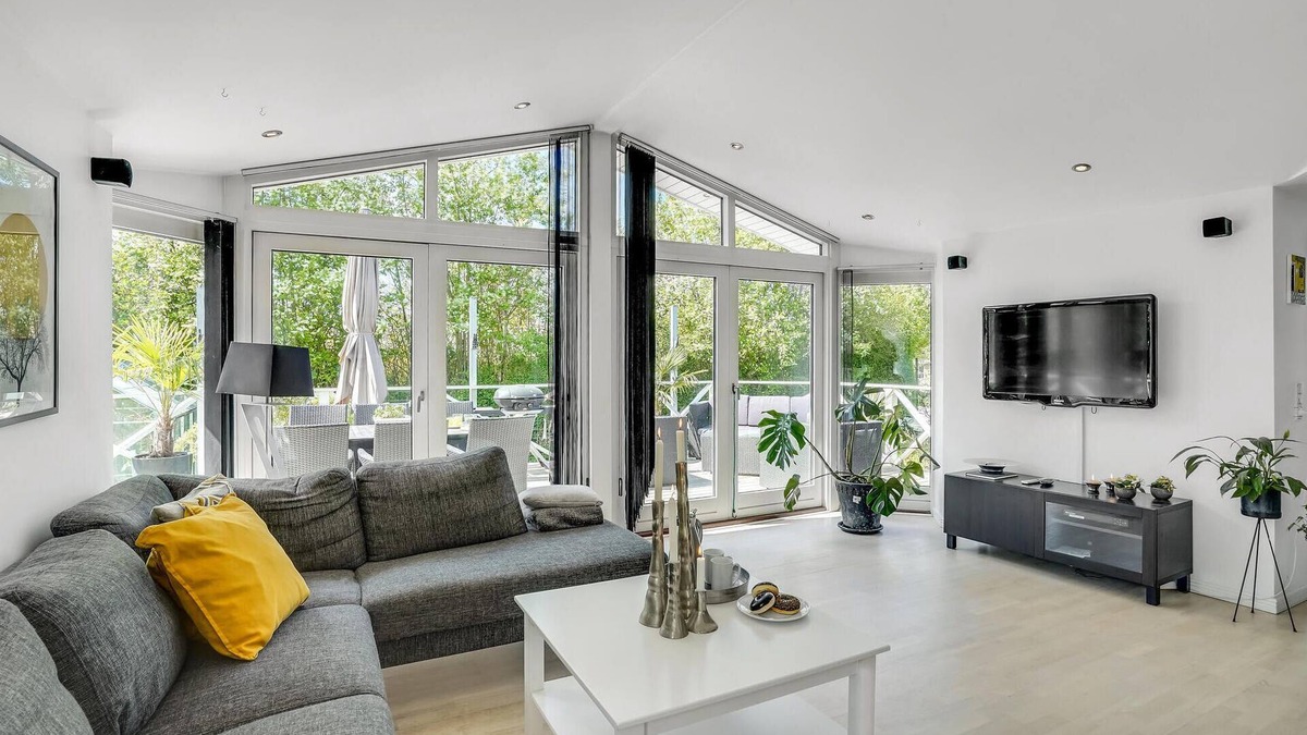 Frederikssund Municipality House | Wonderful, spacious vacation home by the fjord.