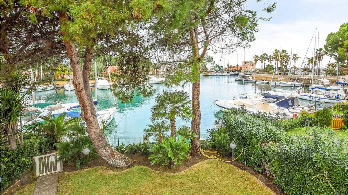 Tonnarella House | Wonderful, spacious vacation home right on the harbor.