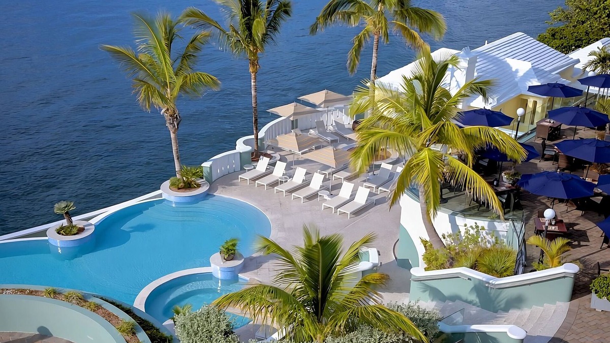 Paget Hotel | Wonderful Stay! 2 Spacious Units, Outdoor Pool, FREE Parking, Near Mermaid Beach