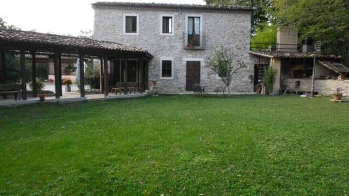 Casalciprano Bed & Breakfast | Wonderful stone farmhouse nestled in nature between forest and stream