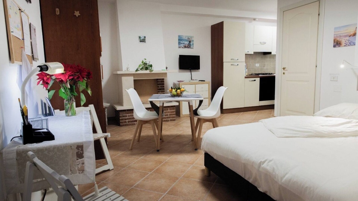 Santa Marinella Apartment | Wonderful studio apartment a stone's throw from the Castrum Novum excavations and 150 mt from the sea.