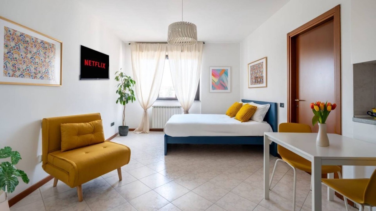 Albate Apartment | Wonderful studio apartment with Wifi in Como - ideal for couples or small families