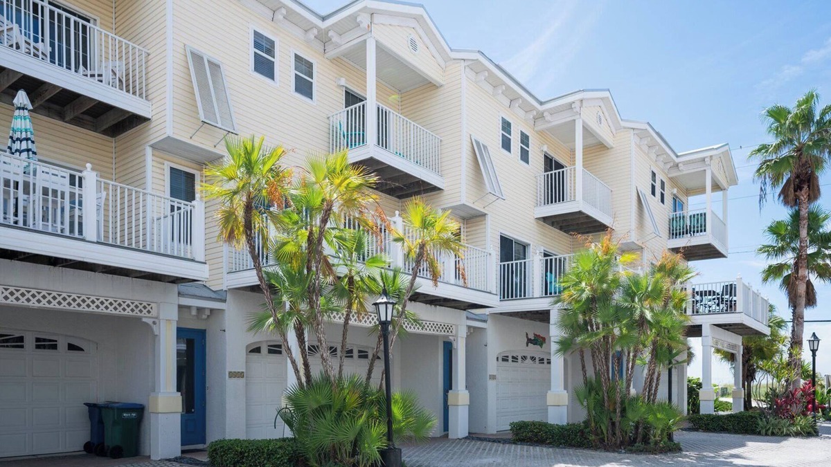 Bradenton Beach House | Wonderful townhouse located directly between the beach and the bay. Watch the sunsets off the balco