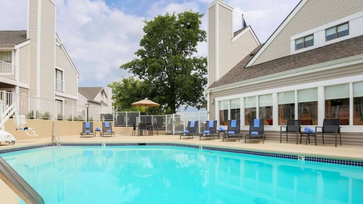 Sharonville House | Wonderful Trip! 3 Pet-Friendly Suites, Pool, Free Parking, Near Gorman Park!
