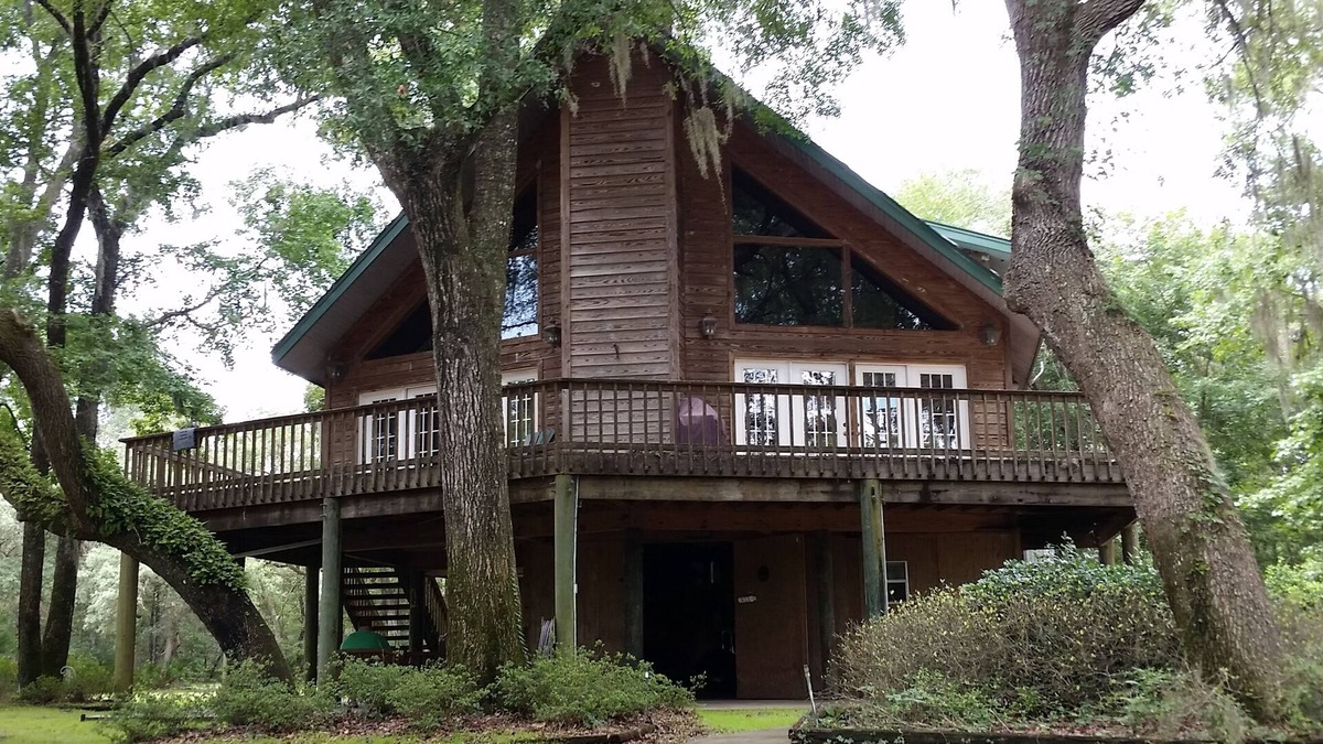 Branford House | Wonderful Vacation Home For Making MemoriesnWas 300 per night now 275 per night