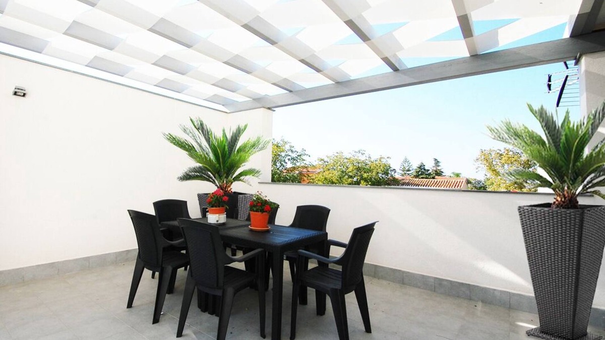 Piane Vecchie Villa | wonderful villa a few steps from the sea with terrace and garden, sleeps 6