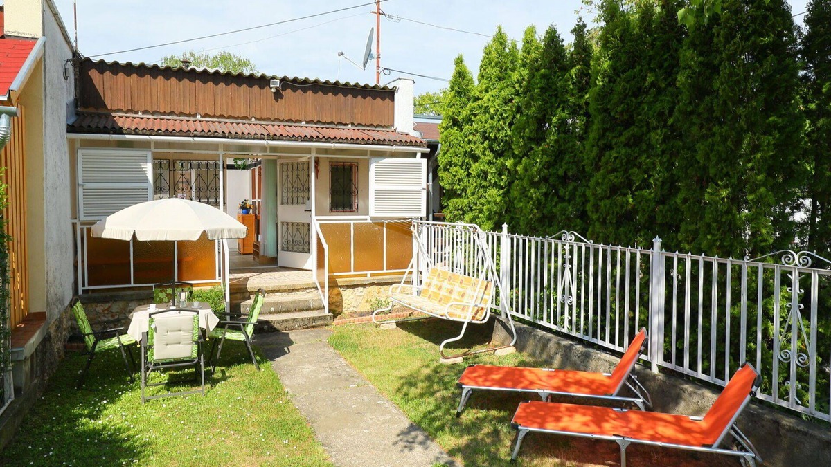 Balatonakali House | Wonderful villa for 4 guests with WIFI, A/C, TV, terrace and pets allowed