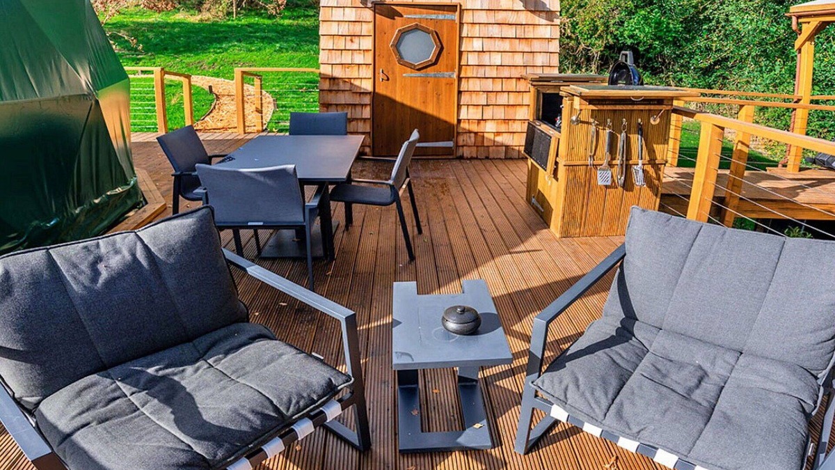 Chiddingstone Hoath House | Wonderful villa for 4 guests with hot tub, WIFI, terrace and parking
