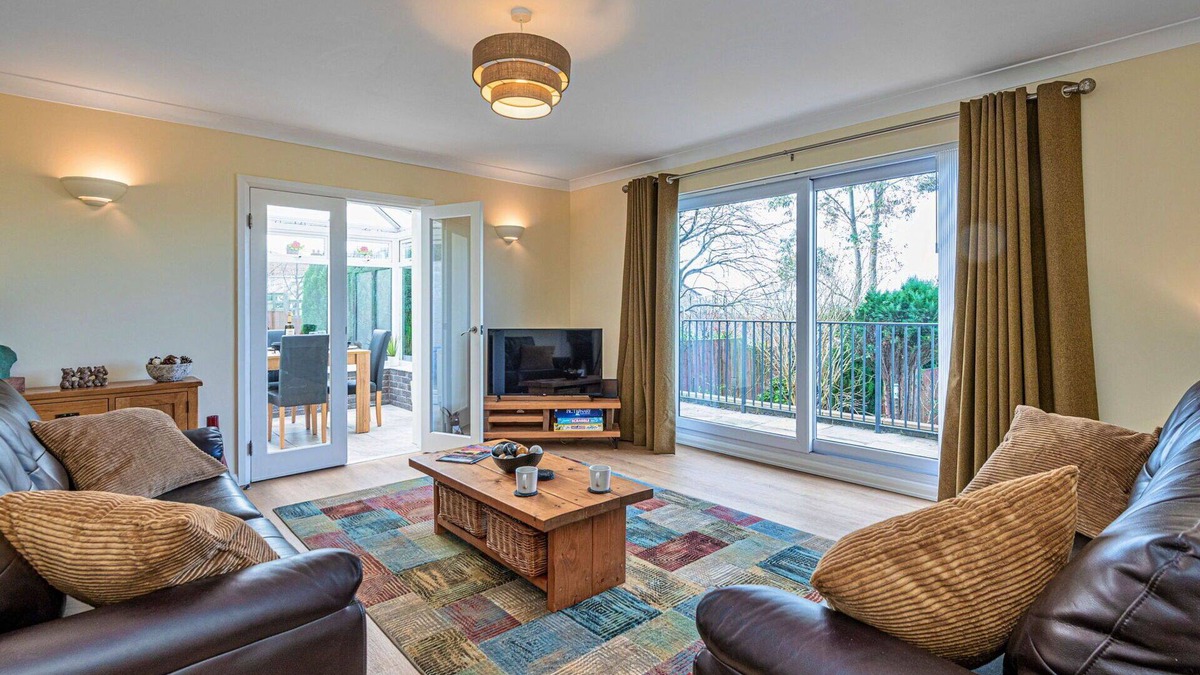 Dyserth House | Wonderful villa for 4 people with hot tub, WIFI, terrace and parking
