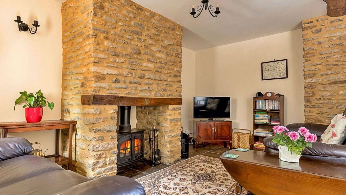 South Cheriton House | Wonderful villa for 4 people with WIFI, TV, pets allowed and parking