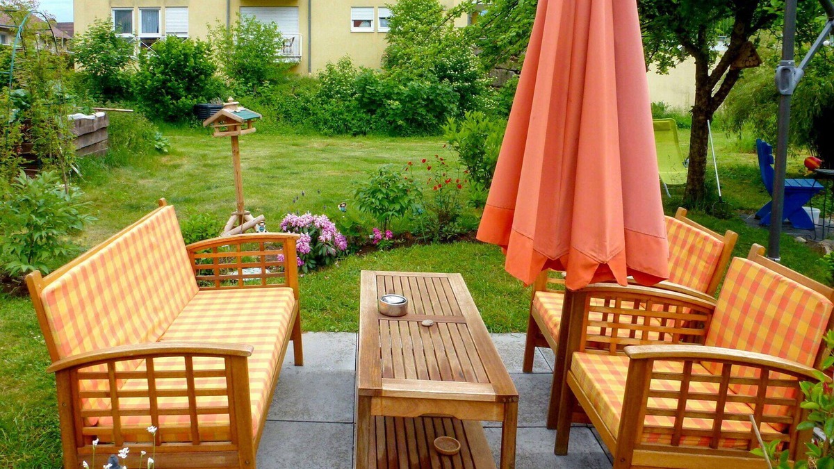 Huefingen House | Wonderful villa for 6 guests with WIFI, TV, patio, pets allowed and parking