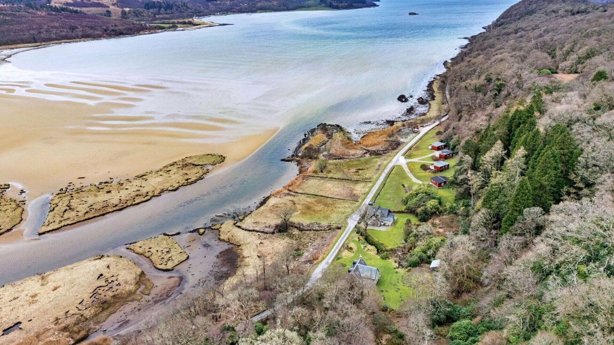 Lochgilphead House | Wonderful villa for 6 guests with WIFI, terrace and pets allowed