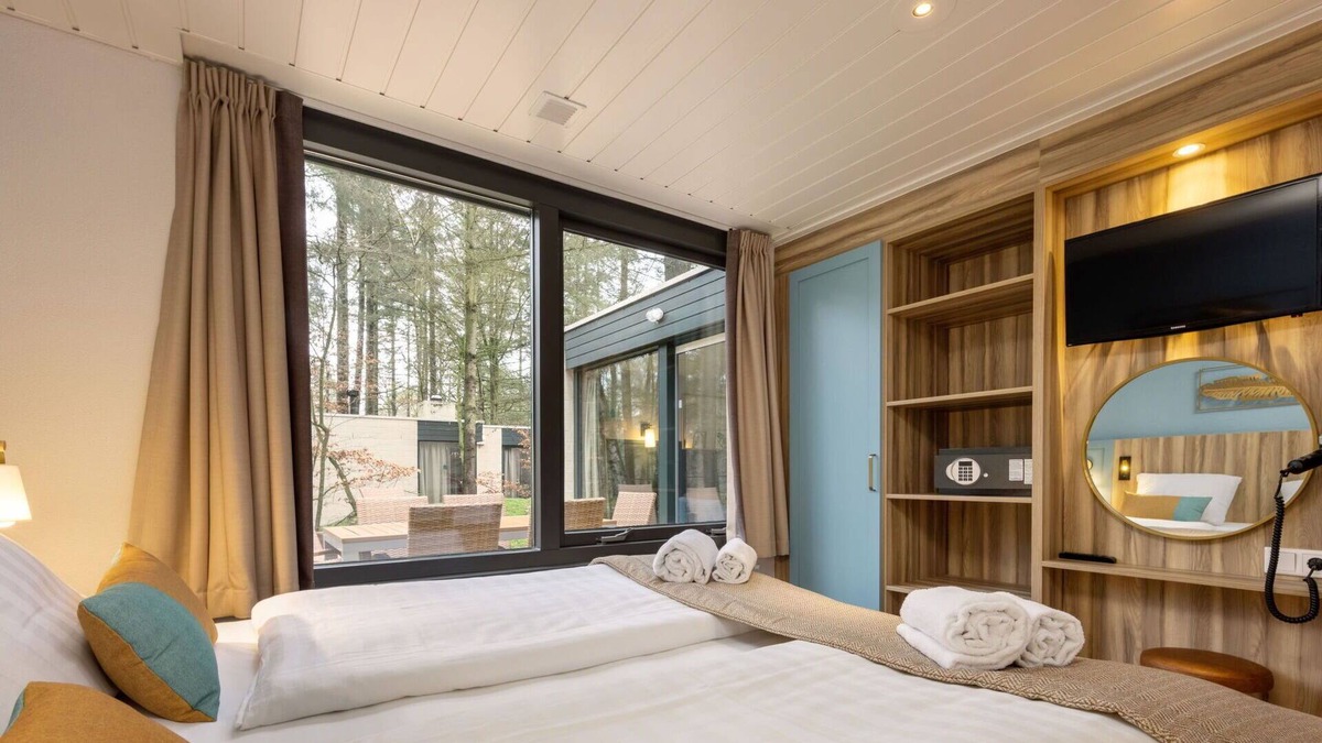 Heijen House | Wonderful villa for 6 guests with WIFI, pool, hot tub, TV, terrace and parking