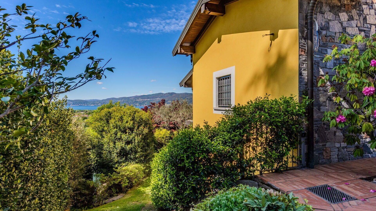 Besozzo House | Wonderful villa for 6 guests with WIFI, A/C, TV and parking