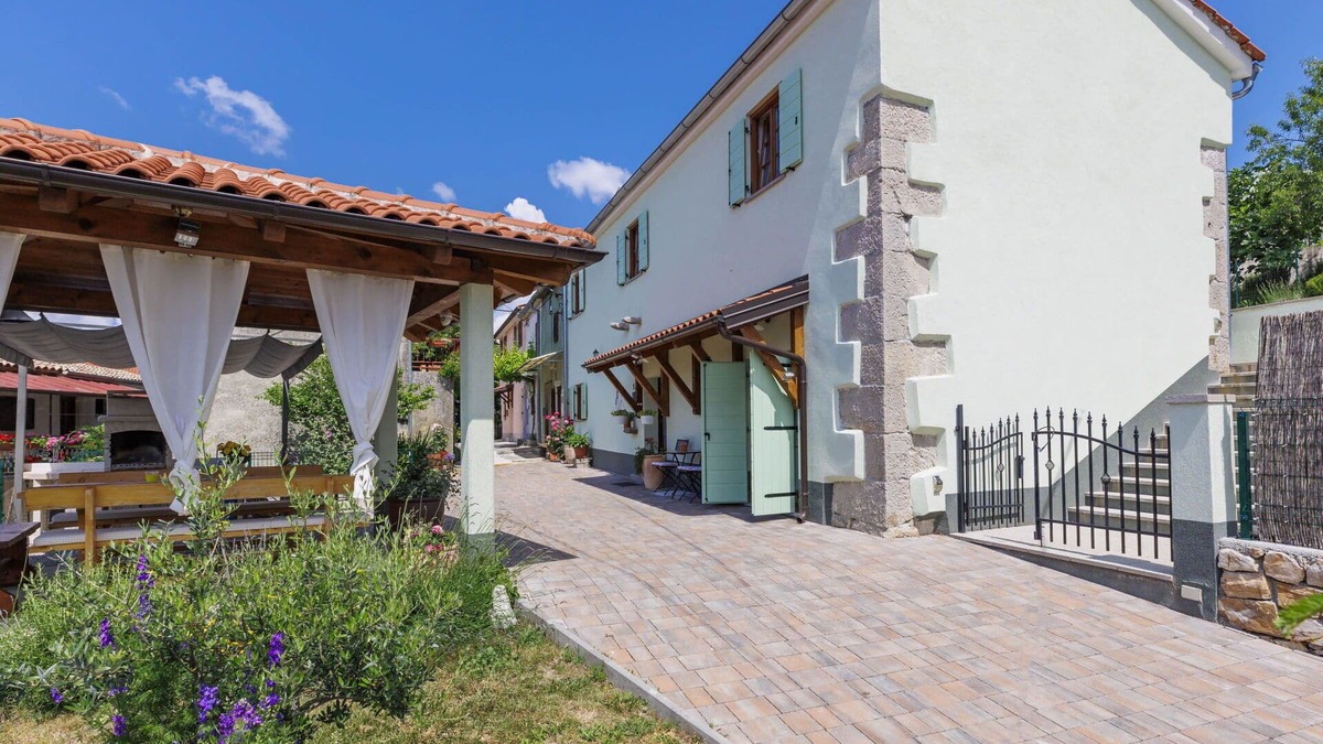 Grabri House | Wonderful villa for 6 people with A/C, WIFI, private pool, TV, terrace and parking