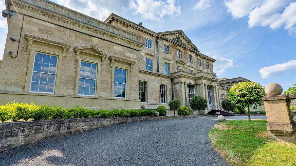 Hickleton House | Wonderful villa for 9 people with WIFI, TV, terrace, pets allowed and parking