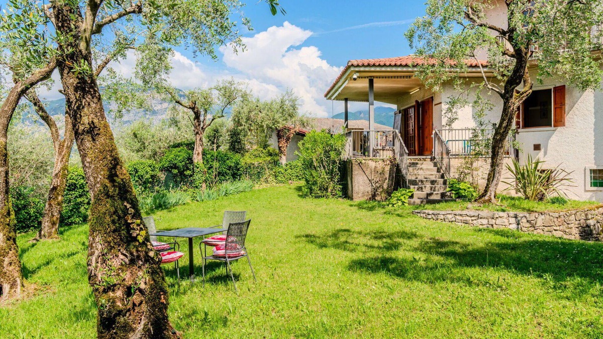 Malcesine Villa | Wonderful villa for 4 people with A/C, WIFI, TV, patio and pets allowed