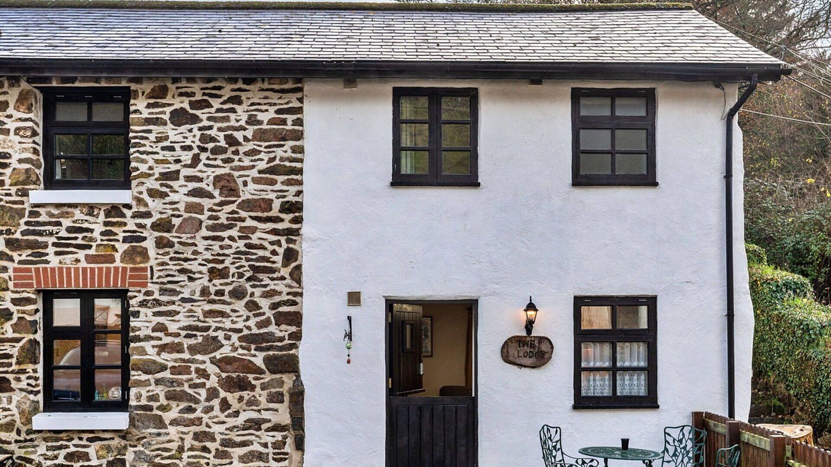 Heligan House | Wonderful villa for 6 people with WIFI, terrace, pets allowed and parking