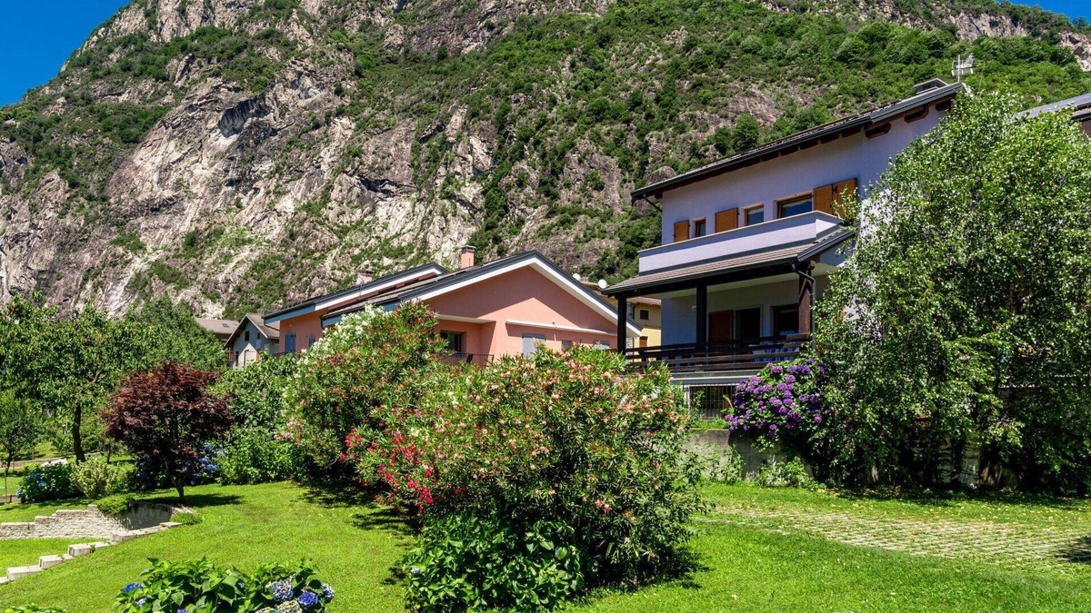 Novate Mezzola House | Wonderful villa for 6 people with WIFI, TV, terrace, pets allowed, panoramic view and parking