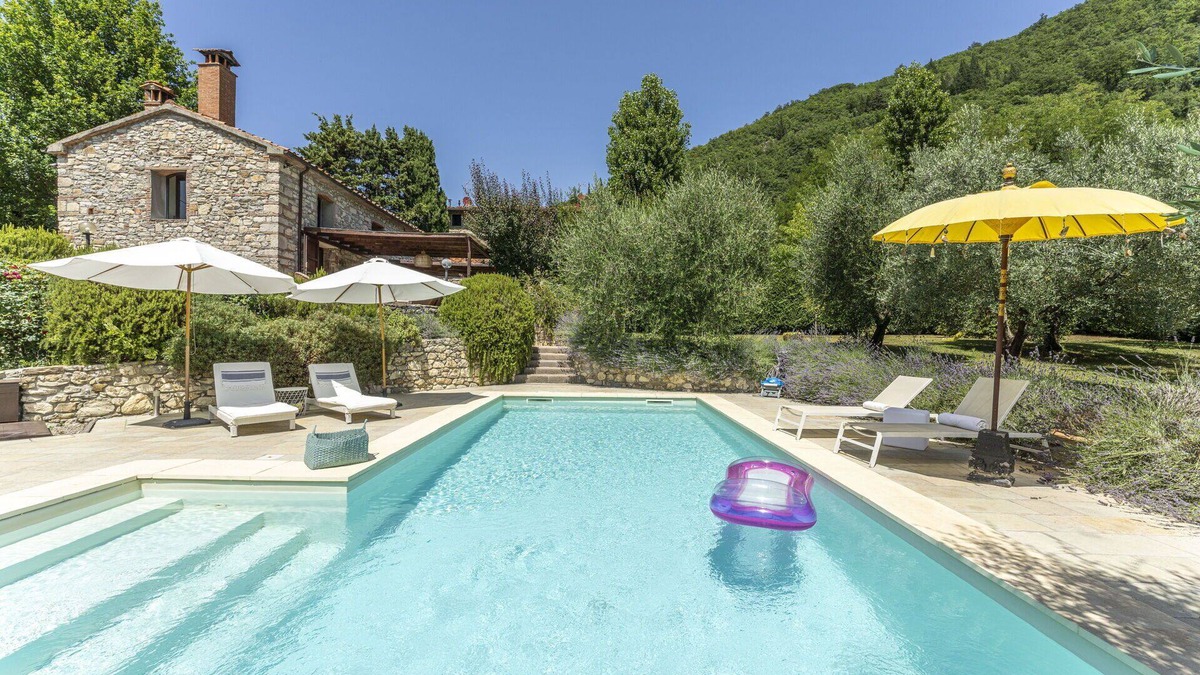 Vaiano Villa | Wonderful villa with A/C, private pool, WIFI, TV, veranda, pets allowed, panoramic view and par.