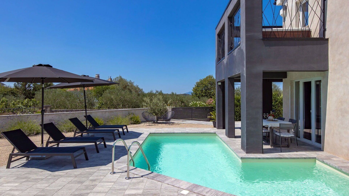 Sveti Ivan Dobrinjski House | Wonderful villa with hot tub, private pool, WIFI, A/C, TV, terrace, pets allowed and parking
